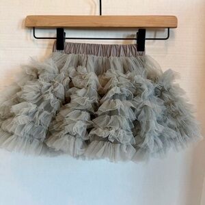 Elegant Ruffled Tulle Skirt Like New size 100 or 4T